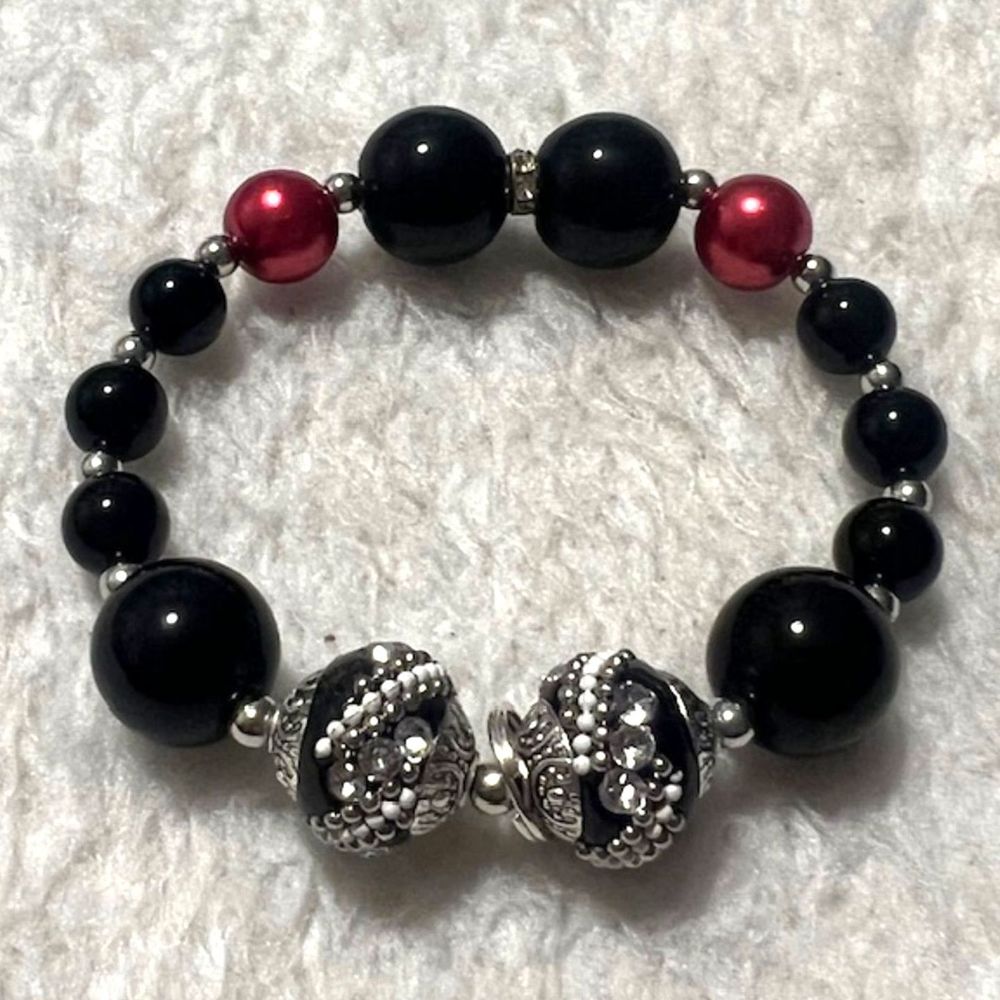 Black & Red Graduated Beads Rhinestone Silver Tone Spacers Bracelet